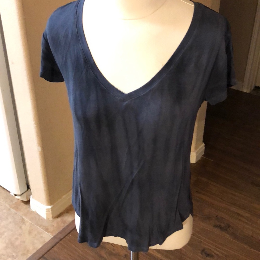 AEO Soft & Sexy Distressed V-Neck - XS